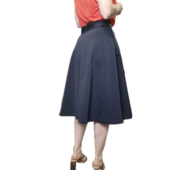 SIZE 4 skirt A-line Flared  Black color BANANA REPUBLIC - Picture 2 of 11